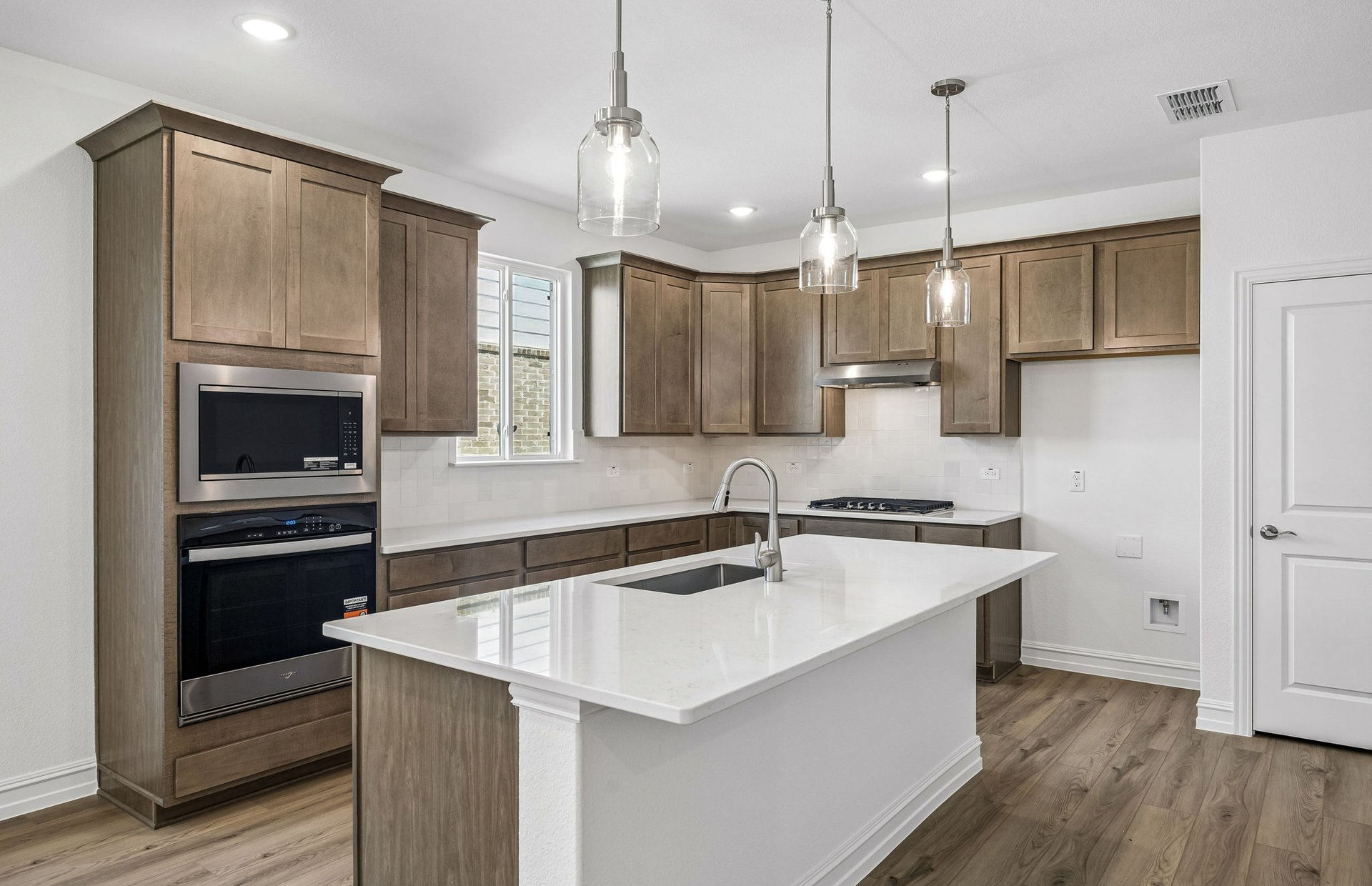 Emory at 14569 Lovelace Street, Pilot Point, Texas: photo 3