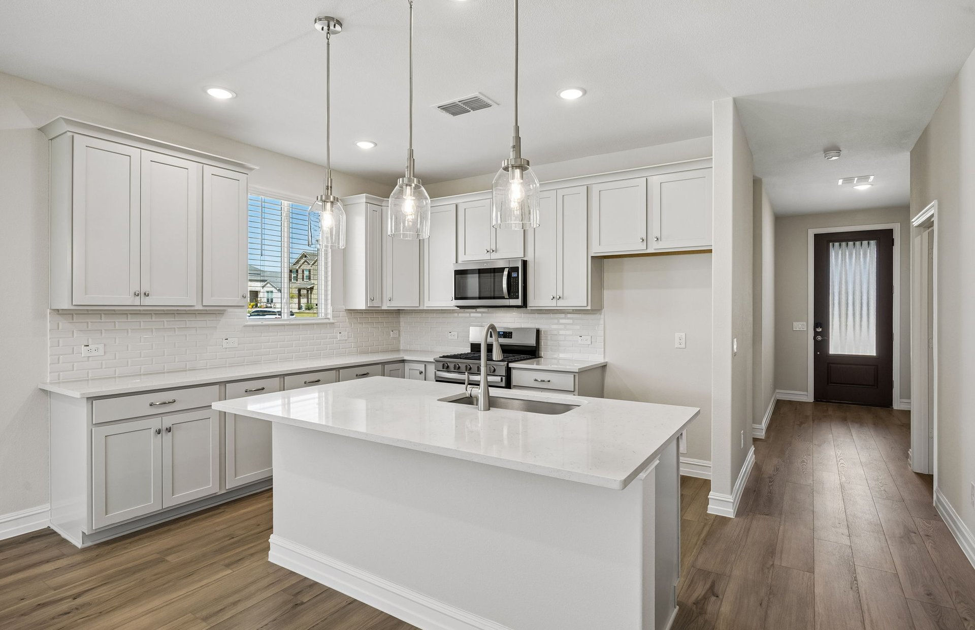 Burnet at 429 Avian Way, Godley, Texas: photo 2