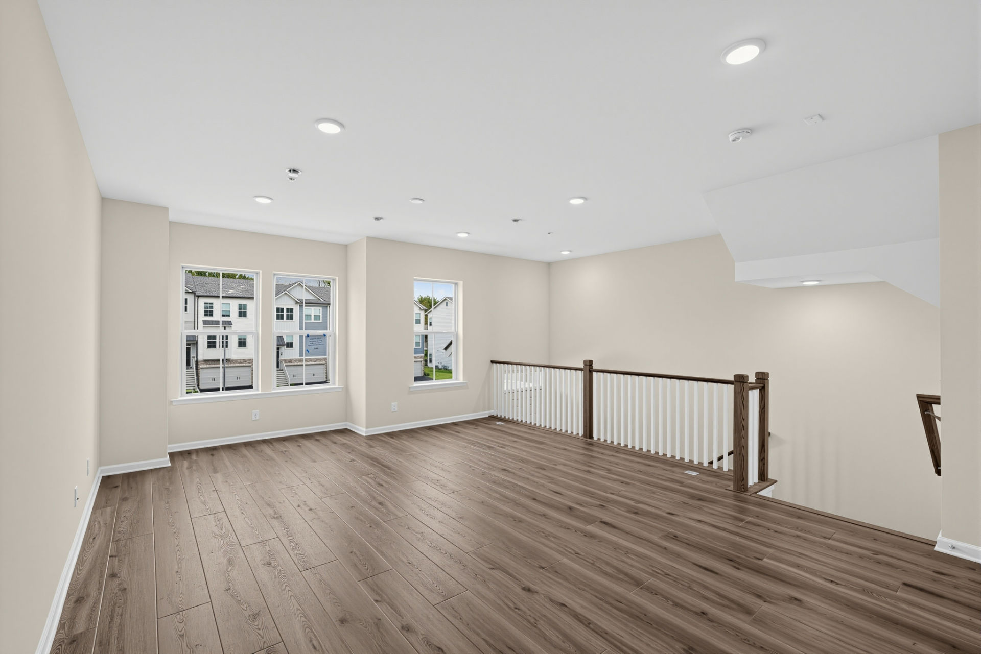 Lewis Pointe photo 6