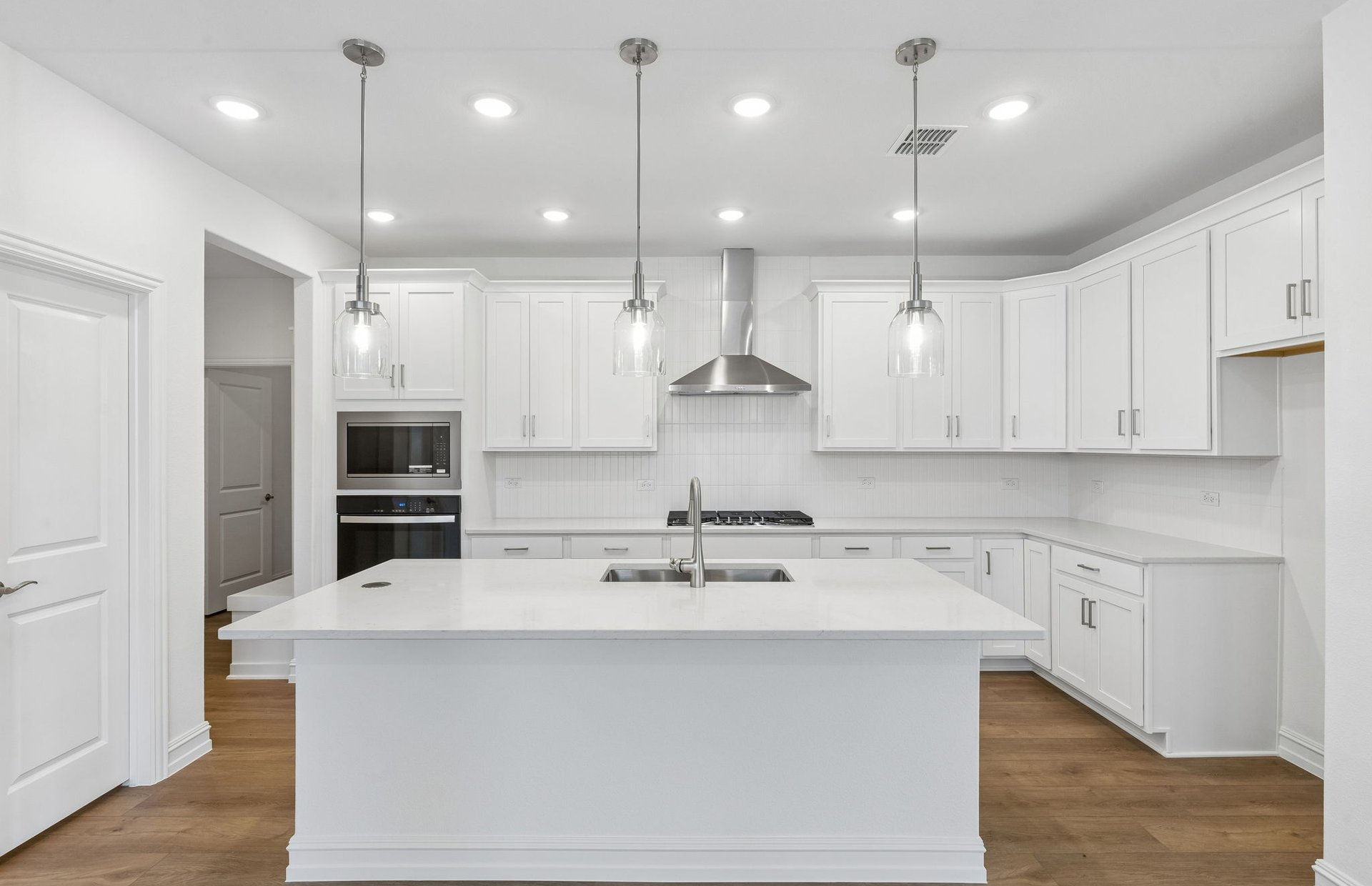 Riverdale at 5958 Merian Drive, Pilot Point, Texas: photo 2
