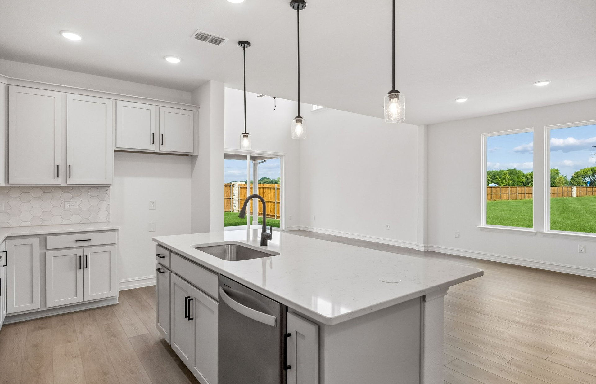 Sanford at 1305 Boyd Street, Aubrey, Texas: photo 2