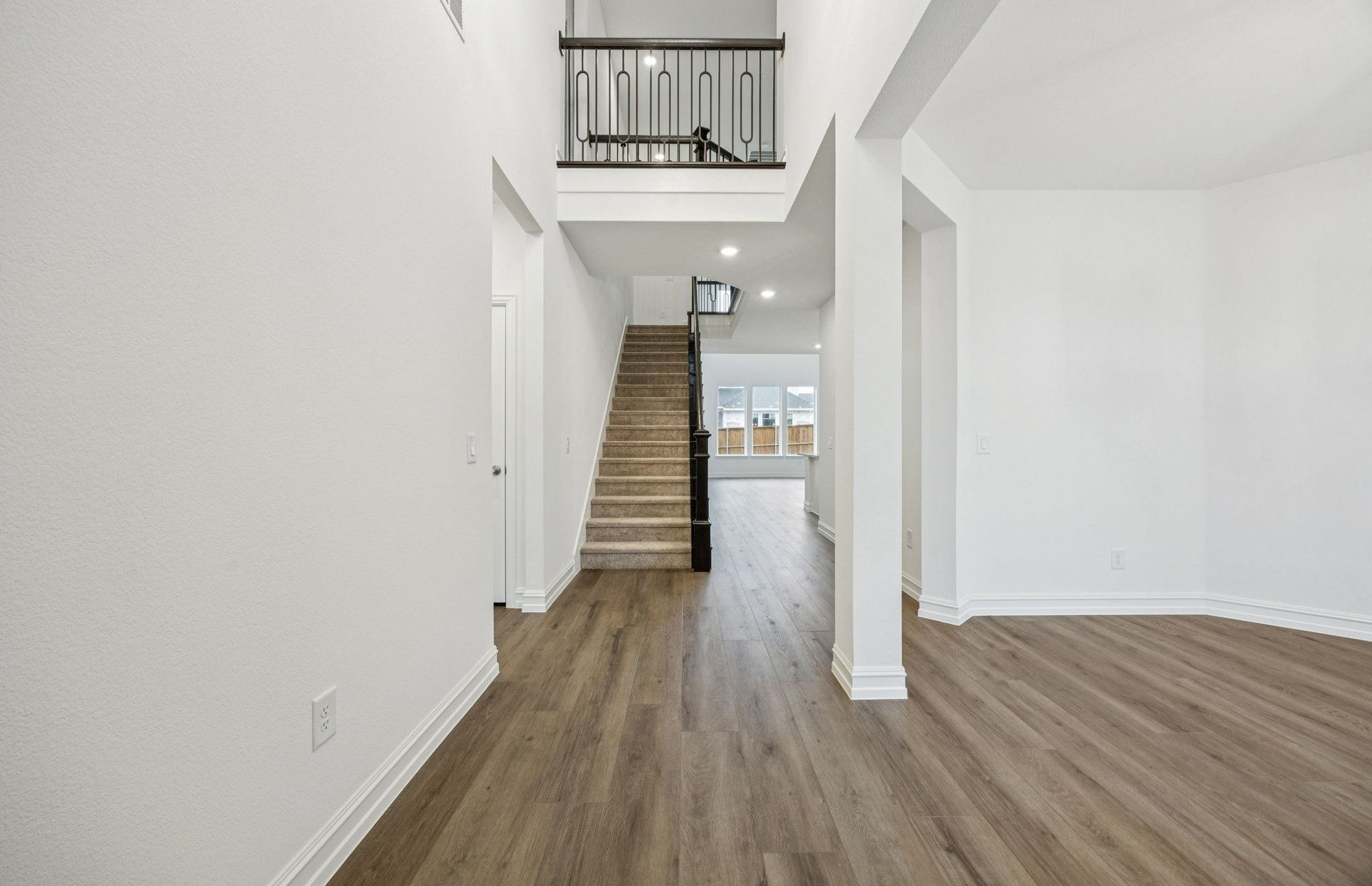 Lindale at 11140 Roxburgh Road, Fort Worth, Texas: photo 2