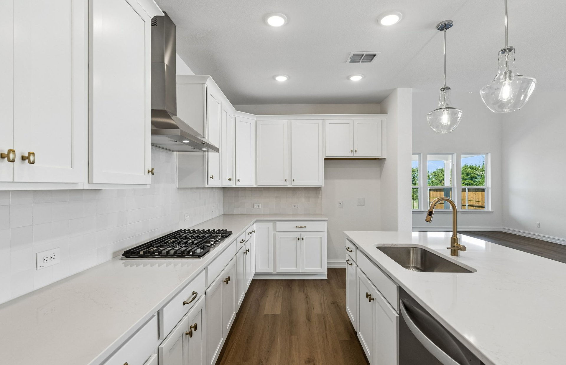 Riverdale at 5940 Merian Drive, Pilot Point, Texas: photo 2