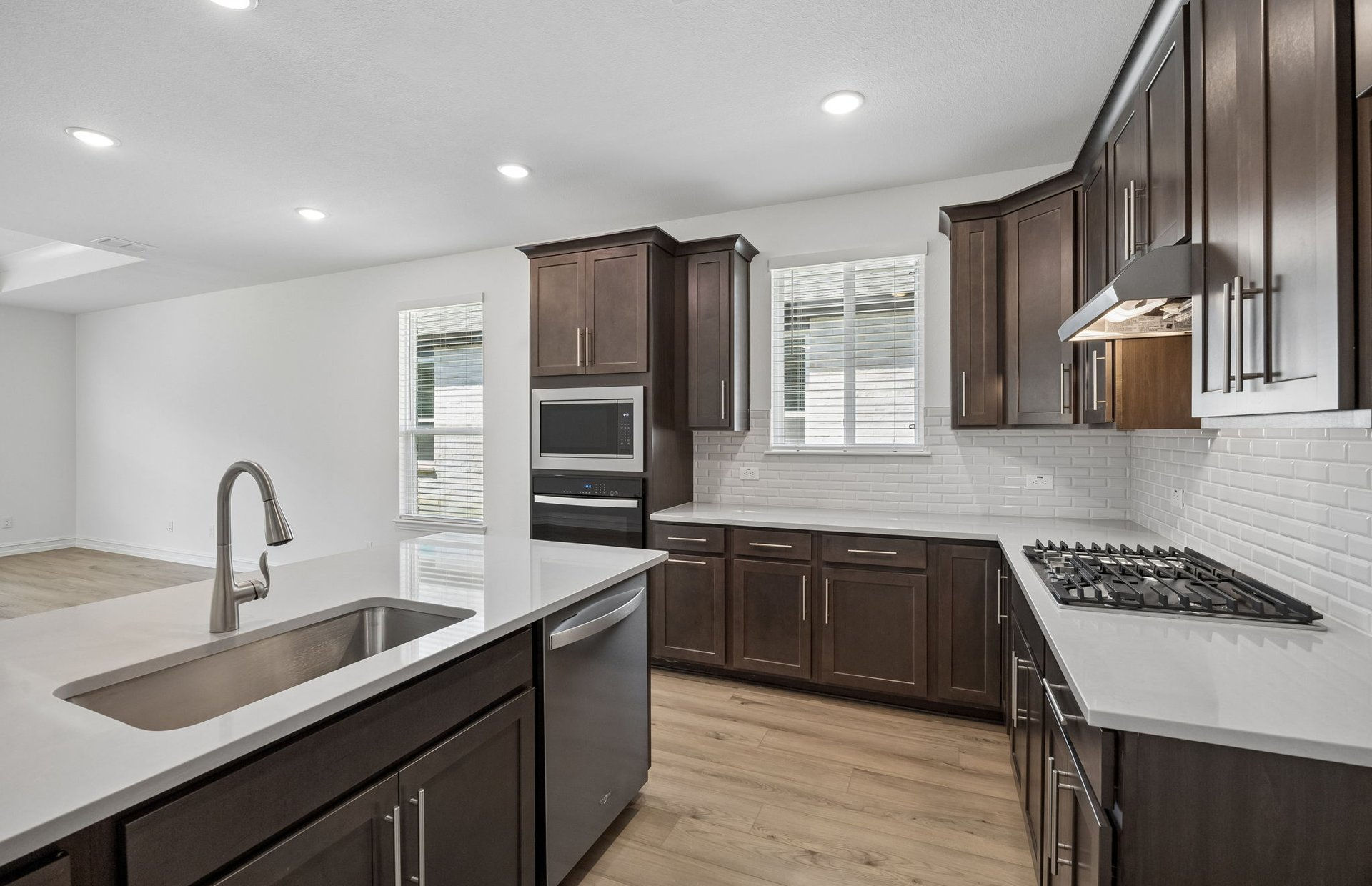 Burnet at 453 Avian Way, Godley, Texas: photo 3